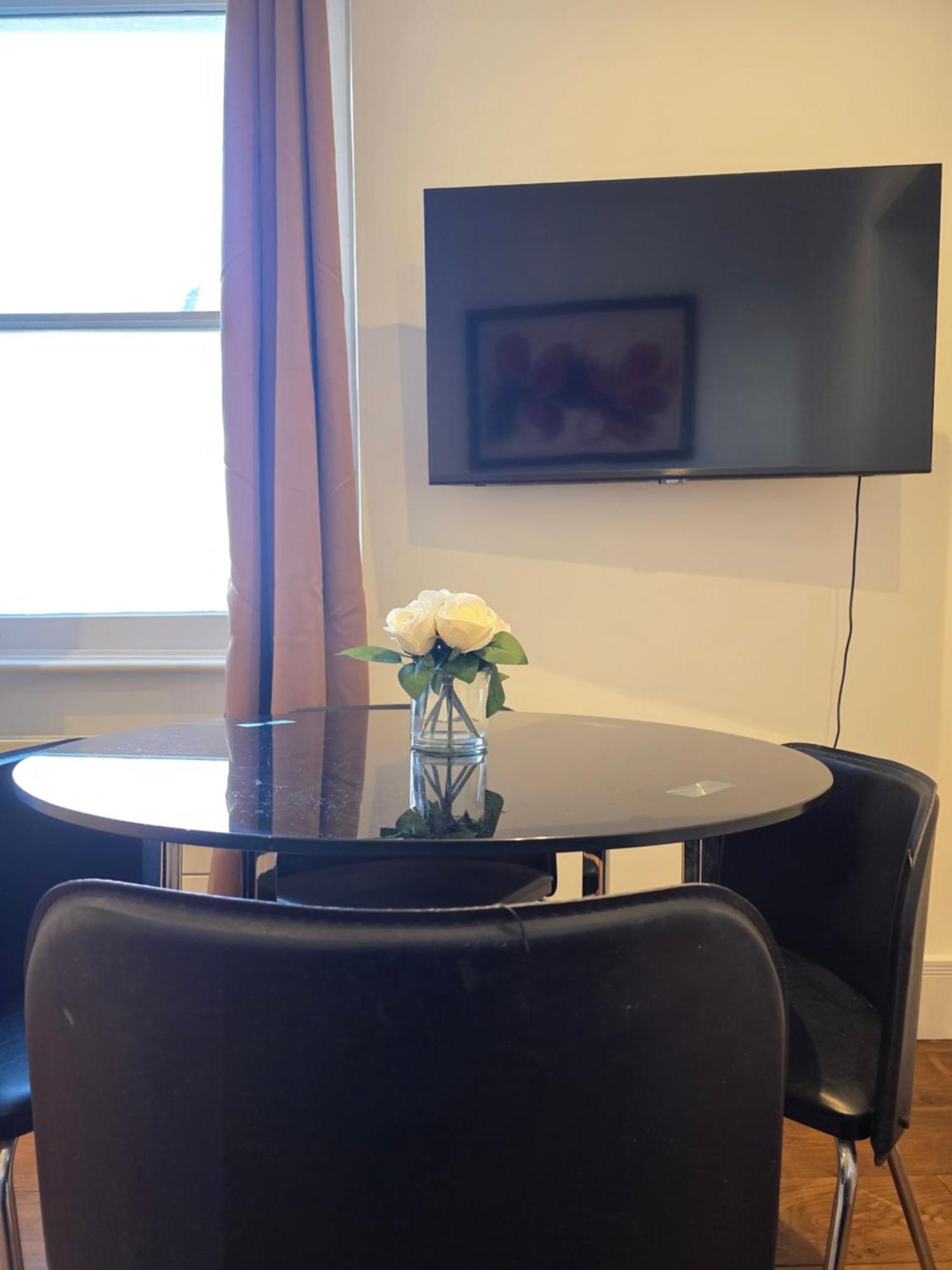 Charming 2 Bedroom Flat In Paddington 런던 외부 사진